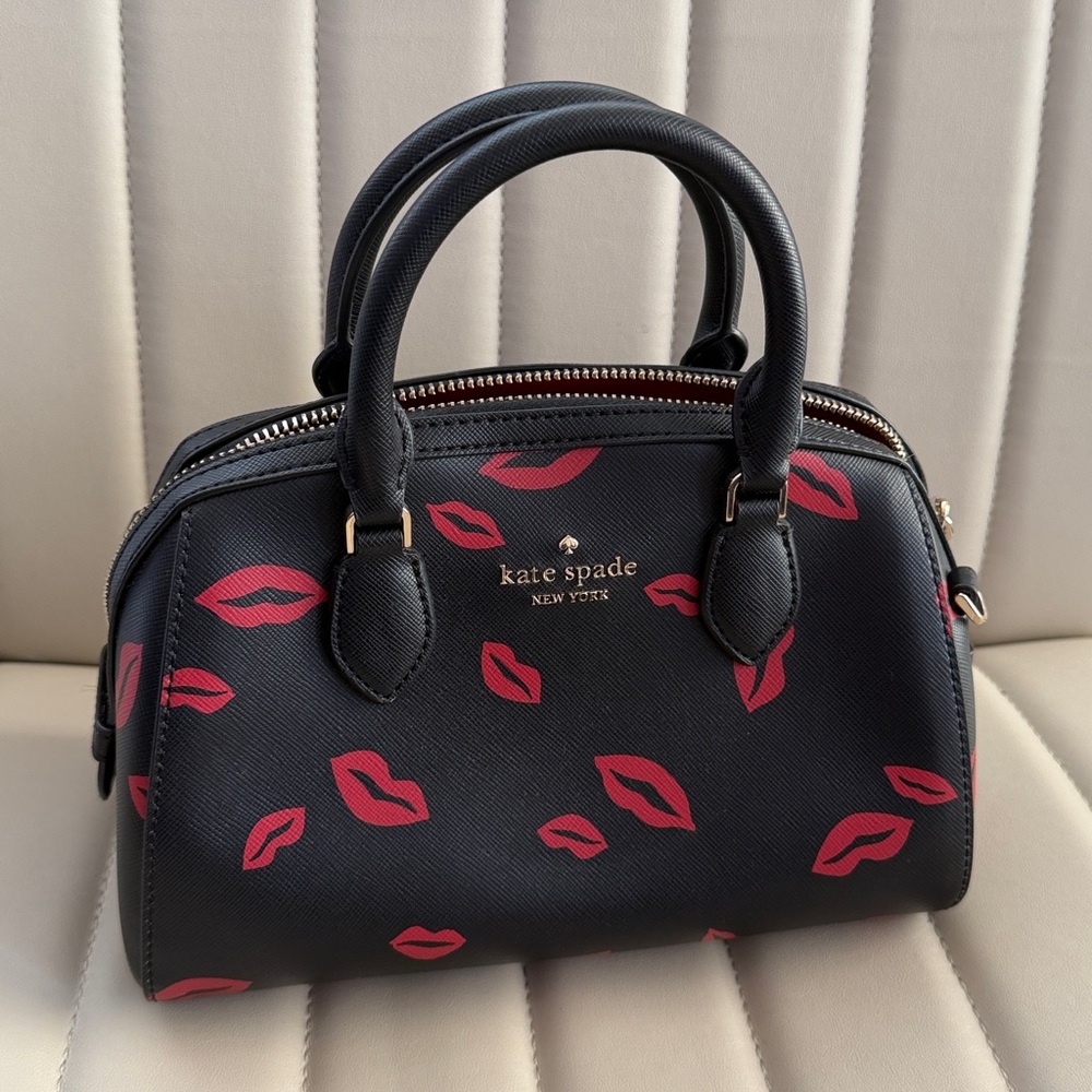 Kate Spade Y2K Madison Lip Toss Print Small Duffle Crossbody Black / Red